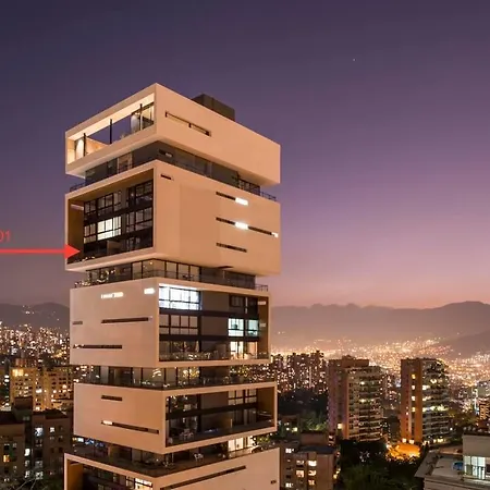 Energy Living Iconic 5 Star Condo Close To Lleras